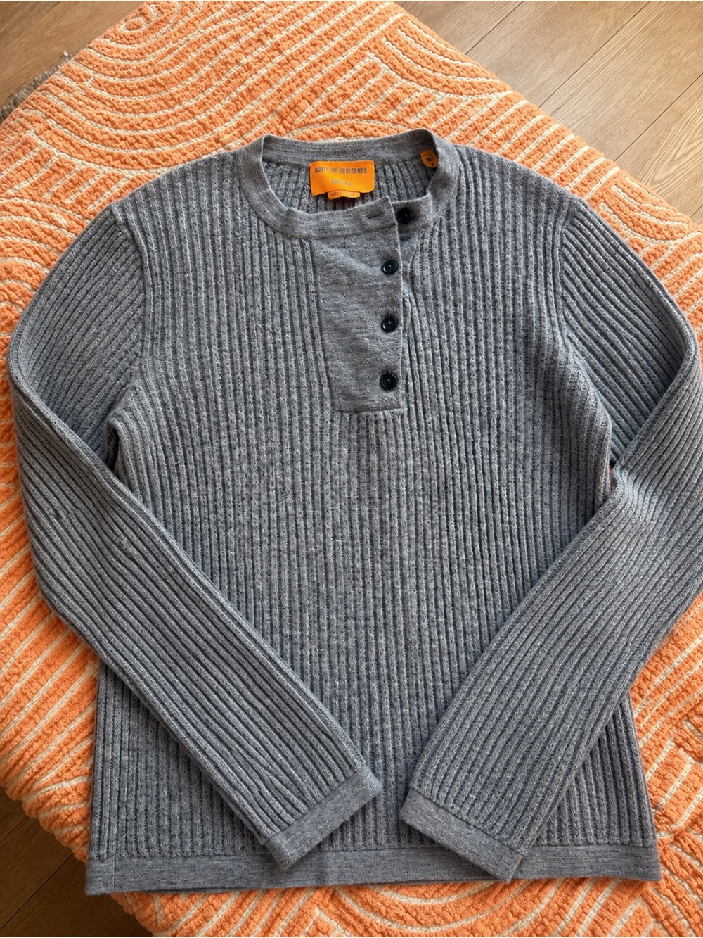 Guest in Residence Women's Gray Ribbed 100% cashmere Sweater size medium